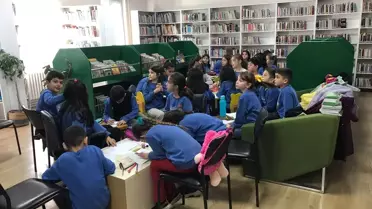 Banaz İlçe Halk Kütüphanesinde öğrencilerin kitap sevgisi artırılıyor