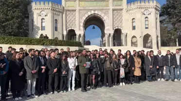 CHP'li Gençler Beyazıt Meydanı'nda Bütçeye Tepki Gösterdi