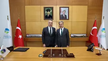 AK Parti Sakarya İl Başkanı Tever, Büyükşehir Belediye Başkanı Alemdar'ı ziyaret etti