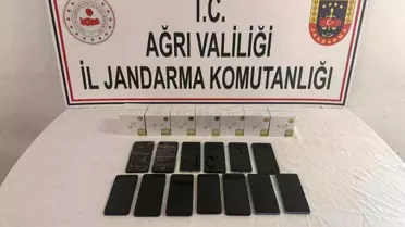 Ağrı'da Kaçak Cep Telefonu ve Kulaklık Ele Geçirildi