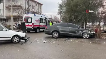 Ehliyetsiz Genç Kaza Yaptı, Sürücü Yaralandı