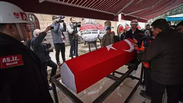 Ambulans Helikopter Kazasında Hayatını Kaybeden Pilot Toprağa Verildi