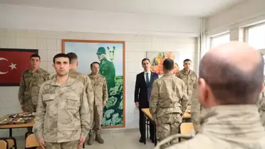 Vali Karakaya Askerlerle Buluştu