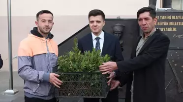 Defne Fidanı Dağıtımı Yapıldı