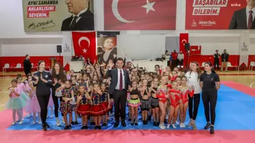 Bayraklı Belediyesi'nden Jimnastik ve Bale Gösterisi