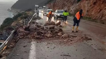 Kaş'ta Sağanak Nedeniyle Heyelan
