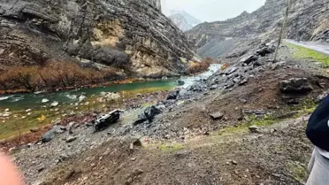 Şırnak'ta Kamyonet Şarampole Yuvarlandı