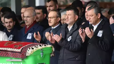 Özgür Özel, Veli Ağbaba'nın Babasının Cenazesine Katıldı