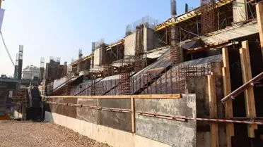 Gaziantep Büyükşehir Belediye Başkanı Şahin, Kamil Ocak Spor Salonu inşaat alanını inceledi