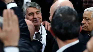 Hüseyin Yücel, Rakibi Adalı'yı Tebrik Ederek Salondan Ayrıldı
