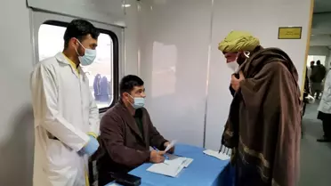 Özbek Doktorlardan Afganlara Ücretsiz Sağlık Yardımı