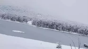 Akdağ'da Kar Yağışı ve Buzlu Gölet