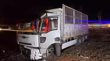 Sungurlu'da Kamyon Tarlaya Uçtu