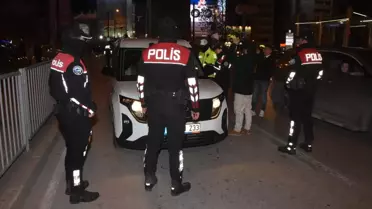İzmir'de Yeni Yıl Kutlamaları İçin Polis Denetimleri