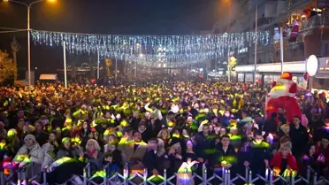 Kuşadası, 2025 Yılına Coşkulu Bir Sokak Partisiyle Merhaba Dedi