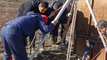 Köpek Yavrusunu İtfaiye Kurtardı