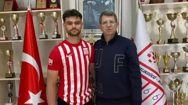 Ayvalıkgücü Belediyespor'dan Genç Kaleciye Profesyonel Sözleşme