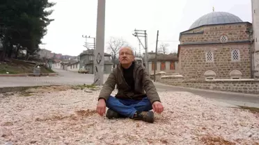 Umurbey Mahallesi Muhtarı, Hizmet Binasi İçin Oturma Eylemi Yaptı