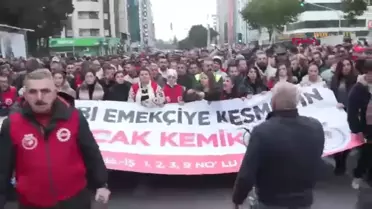 İzmir'de İşçiler Maaş Kesintilerine Karşı Eyleme Geçti