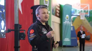 Türkiye'nin İlk Astronotu Alper Gezeravcı, İnegöl'de Öğrencilere Uzay Macerasını Anlattı