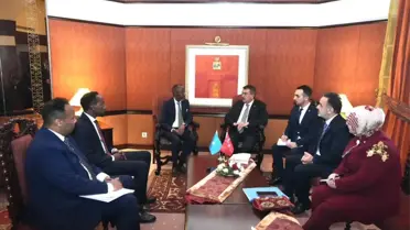 Milli Eğitim Bakanı Yusuf Tekin, Pakistan'da Somali Bakanıyla Görüştü