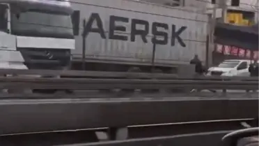 Esenyurt'ta TIR Kazası: Trafik Durdu