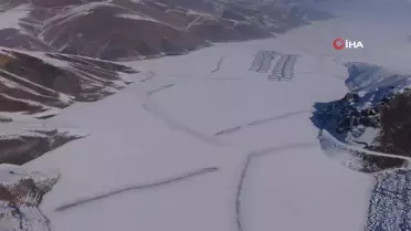 Sibirya Soğukları Barajı Dondurdu