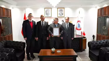 Ödül Prof. Dr. Özölçer'e