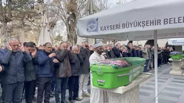 Gazeteci Oktay Ensari'nin Ablası Son Yolculuğuna Uğurlandı