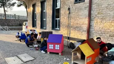 İslahiye'de Öğrencilerden Sokak Hayvanlarına Kulübe