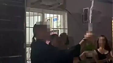 Okul Mezuniyetinde Şampanya Tepkisi