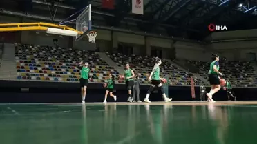 İzmit'in kadın basketbolcuları rotayı Nesibe Aydın maçına çevirdi