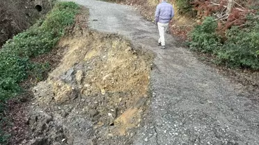Samsun'da Toprak Kayması Yolu Kapattı