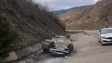 Boyabat'ta Otomobil Su Kanalına Devrildi