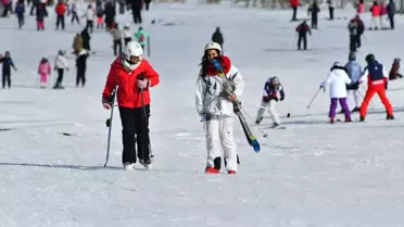 Sarıkamış Kayak Merkezi'nde Yoğun Tatil Dönemi