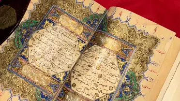 Wolfenbüttel Yeşil Camii'ne Tarihi Kur'an Hediye Edildi