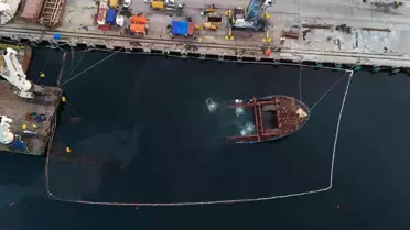 Beylikdüzü'nde Batan Gemi Sökülüyor