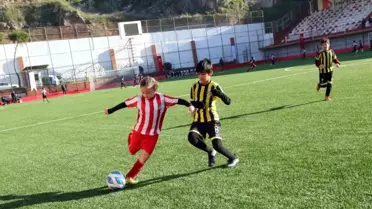 Bayraklı'da U-10 Cup Futbol Turnuvası başladı