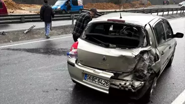 Zonguldak'ta Otomobil Bariyerlere Çarptı