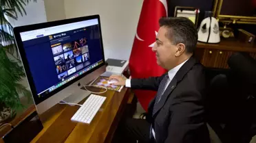 Rektör Uzun, Yılın Kareleri Oylamasına Katıldı