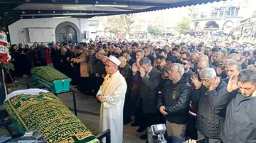 Bolu'daki Yangında Hayatını Kaybeden Anne ve Kızının Cenazesi Manisa'da Düzenlendi