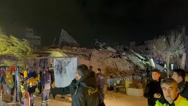 Konya'da 3 katlı bina çöktü
