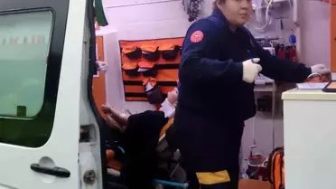 Bursa'da Ağaca Çarpan Araçta 2 Yaralı