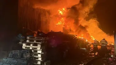 Lüleburgaz'da Hurda Deposunda Yangın