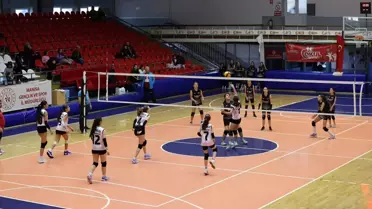 Şehzadeler Belediye Midi Kızlar Voleybol Takımı, Blok Spor'u 3-0 Maglup Etti