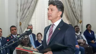 Türkiye'nin Lusaka Büyükelçisi Dicle, Zambiya Cumhurbaşkanı Hichilema'ya güven mektubunu sundu