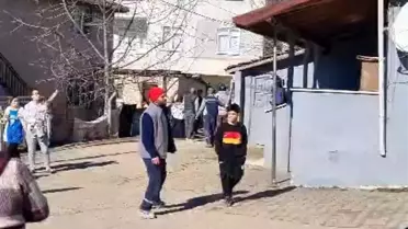 Gebze'de Ev Yangını: Mahsur Kalanlar Kurtarılıyor