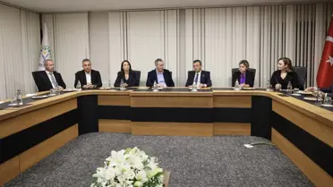 CHP Lideri Özgür Özel, Tuncer Bakırhan'a Taziye Ziyaretinde Bulundu
