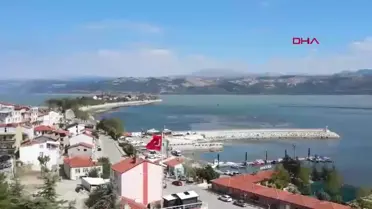 Eğirdir Gölü'nde Temizlik Çalışmaları Devam Ediyor