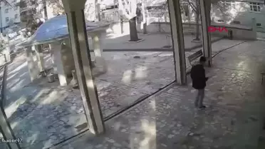 Camide Torpil Patlatan Çocuk Kaçtı